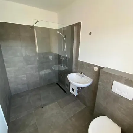 Mit Bad Und Kueche * Rotgesbuttel